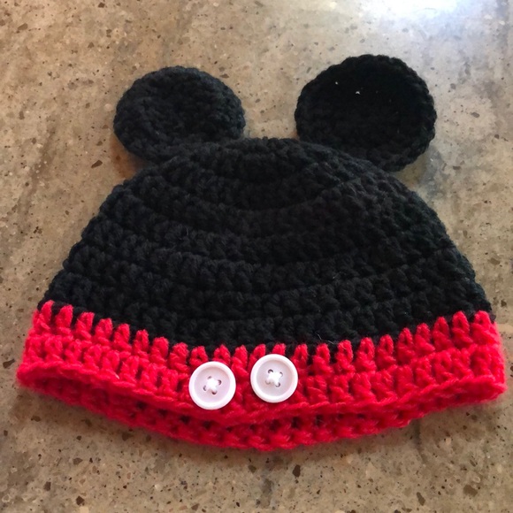New Mickey winter hat - Picture 1 of 2